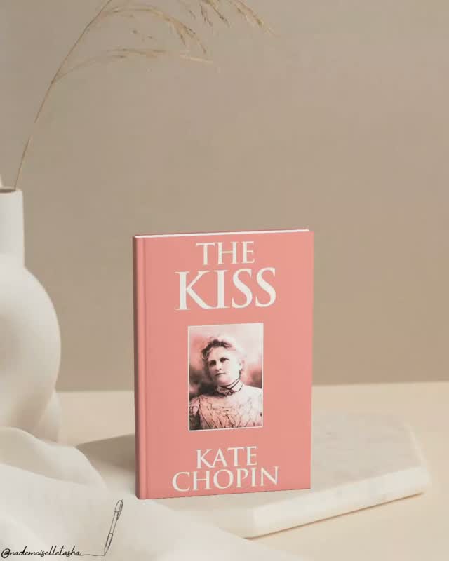 &Agrave; peine commenc&eacute;, &agrave; peine termin&eacute;. La courte nouvelle "The Kiss" de Kate Chopin se lit en quelques minutes &agrave; peine."The Kiss" met en sc&egrave;ne Nathalie, une jeune femme intrigante qui tente de concilier richesse et passion - pour finalement d&eacute;couvrir que, dans la vie, on ne peut pas toujours tout avoir.Certes, la nouvelle est tr&egrave;s courte, mais elle regorge de th&egrave;mes et de le&ccedil;ons. Le principal est sans doute la critique du mariage comme transaction &eacute;conomique et sociale plut&ocirc;t que comme union sinc&egrave;re et sentimentale. Chopin y ajoute une ironie mordante sur les calculs amoureux et leurs cons&eacute;quences parfois inattendues.Et elle le fait tr&egrave;s bien, &agrave; travers un r&eacute;cit simple qui, de prime abord, ne semble rien r&eacute;v&eacute;ler de particulier et ressemble presque &agrave; une histoire banale&hellip; et pourtant.J&rsquo;ai beaucoup aim&eacute; cette courte nouvelle. C&rsquo;est ma deuxi&egrave;me lecture de cette autrice, apr&egrave;s "The Story of an Hour". Et ce ne sera certainement pas la derni&egrave;re, puisque je pr&eacute;vois d&eacute;j&agrave; de lire "The Awakening", son roman le plus c&eacute;l&egrave;bre.Et vous, connaissez-vous cette courte nouvelle de Chopin ?
.
.
#katechopin #avislecture #minichronique #thekiss #courtenouvelle